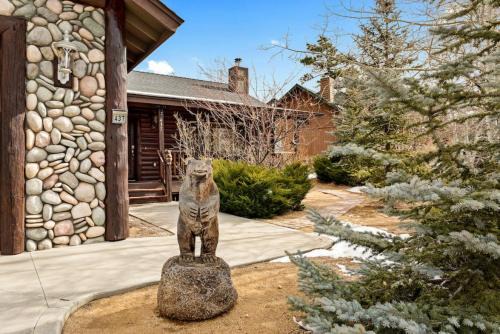 Castle Glen Estates House | Fallen Leaf Hideaway Castle Estate