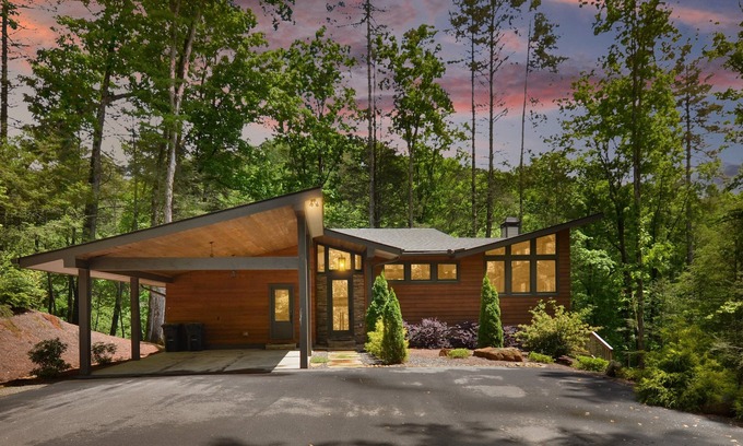 Ellijay Cabin | Falls Watch ~ 3BR Mountain Modern Luxury on a Private Waterfall! Wow!