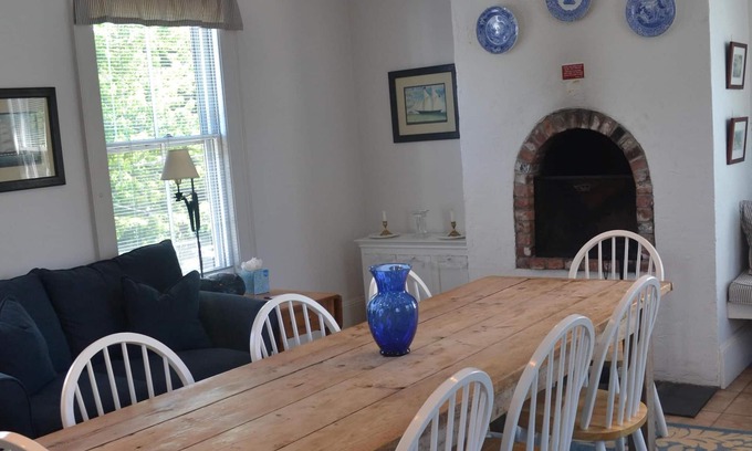 Nantucket Town House | Fame- Downtown Nantucket - 2 Bedroom, 2.5 Bath apartment