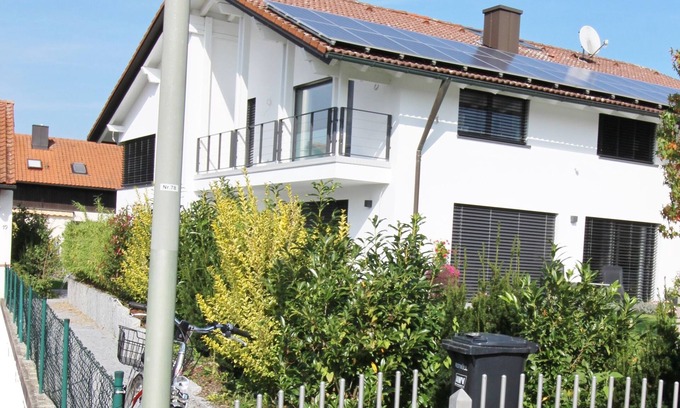 Oberteisbach Apartment | Familiäre, Moderne 3 Zim. Wohnung mit Terrasse & Garten in Kronwieden