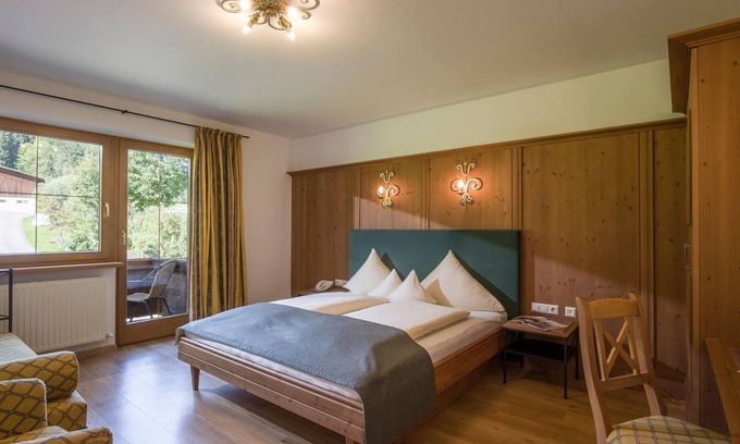 Sonnenberg House | Familienzimmer »abendsonne« Midstay - Hotel Haflingerhof