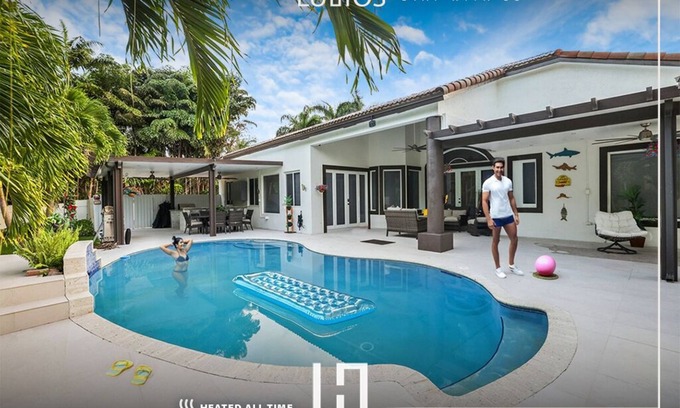 Palmetto Bay House | Family 4BR Escape Pool Arcade Sleeps 12