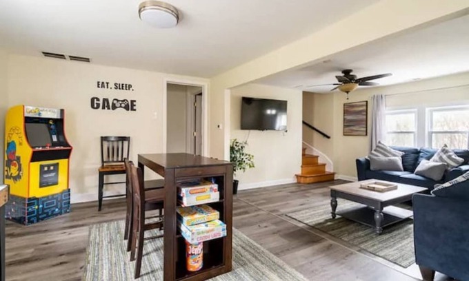 Clifton Heights House | Family Affair in Philly Suburbs - Free Parking