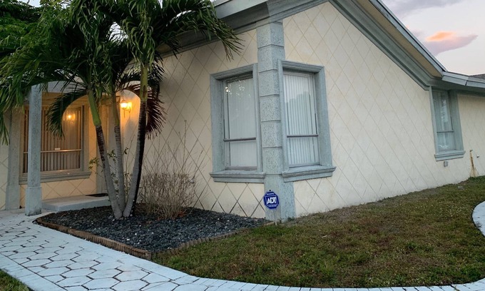 North Lauderdale House | Family and friendly excursion w / pool