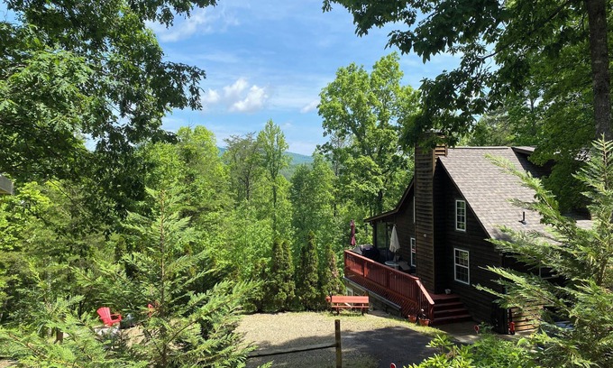 Blairsville Cabin | Family and pet friendly - a place for all!nUnion County, GA STR License # 011214