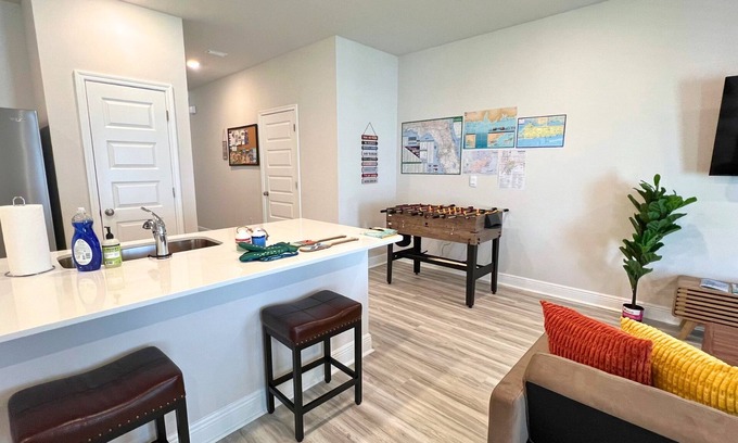 Gulf Breeze House | Family and Pet Friendly. Drive to beaches. 1-Gig Internet. Brand new home.