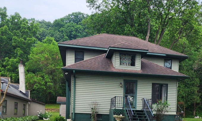 Mindoro House | Family and pet friendly place to launch your exploration of the Driftless region