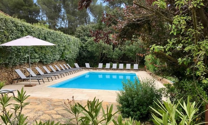 Bandol Apartment | Family apartment, 2-4 people, in Provence Mas 16th cent., pool, garden, parking