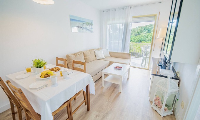Salou City Centre Apartment | Family Apartment Leomar, wifi and swinmimg pool