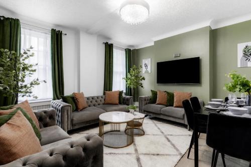City of Westminster Apartment | Family Apartment Steps from Hyde Park & Oxford St