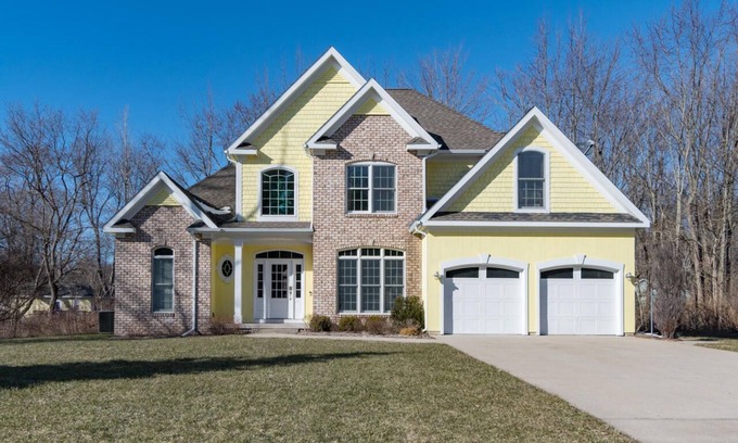 West Wing Estates House | Family Beach Time! 15% Off 7+ Nights - Short Walk To Beach Access