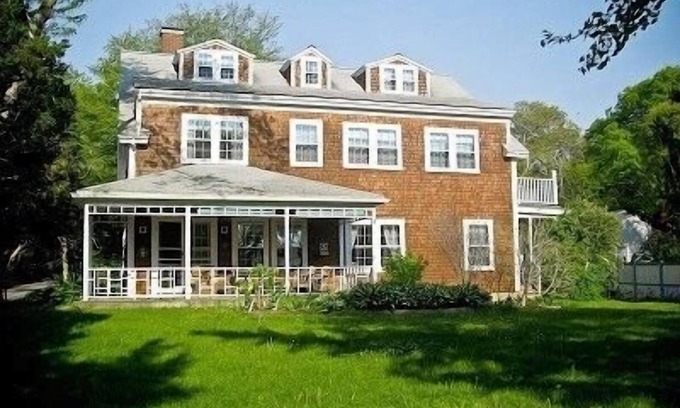 Manomet House | FAMILY BEACH TIME -9 Bedroom Home by the Sea - 1 min walk to the beach. Fun!