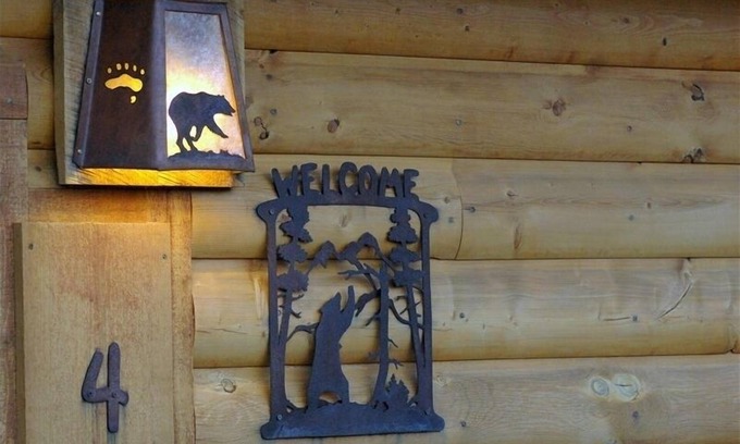 Gardiner Cabin | “Family cabin, near Yellowstone with views of the Yellowstone river"