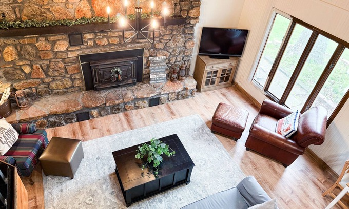 Gravois Mills House | Family Cabin-Private Cove-Calm Water-Great Fishing