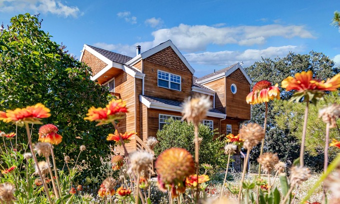 Tehachapi House | Family Cabin Retreat, Hot Tub, Game Room and More!