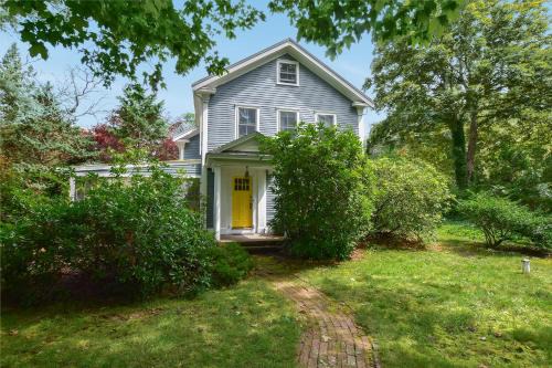 Wellfleet House | Family Compound walk to Downtown!