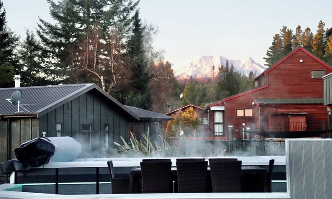 Ohakune House | Family delight nHeated pool/spa, outdoor playground n