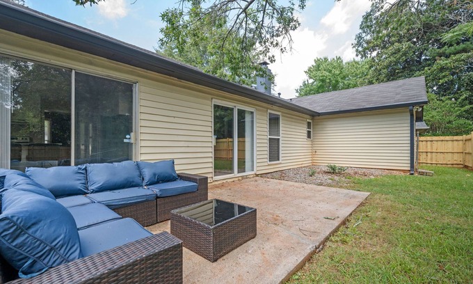 Stone Mountain House | Family & Dog Friendly 4BD/2.5BA in Stone Mountain