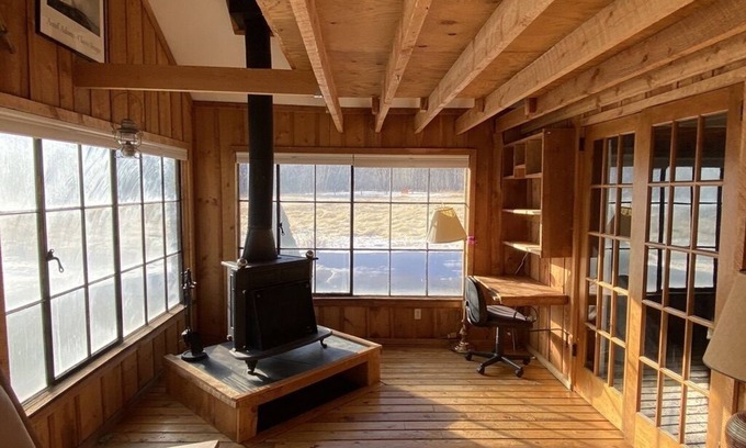 Emigrant Cabin | Family/dog-friendly cabin, heart of Paradise Valley, 30 min north of Yellowstone