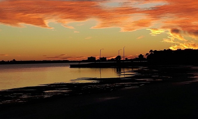 Gulfport House | Family & dog friendly just 2 mins to the beach & 1 block to village.