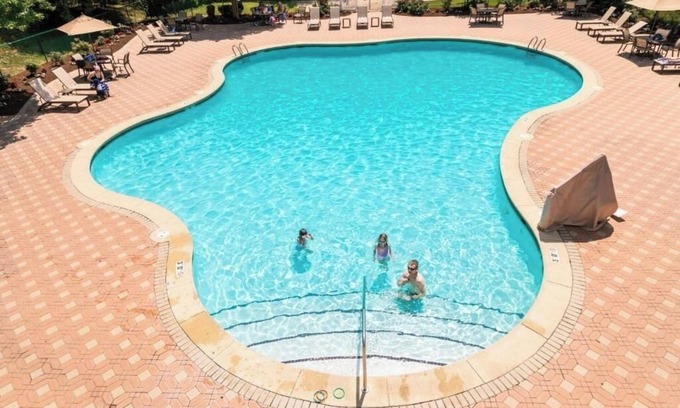 Lackey Resort | Family Escape in Elegant 2BR Villa w/Kitchen & Pool Near Jamestown | 2 Units
