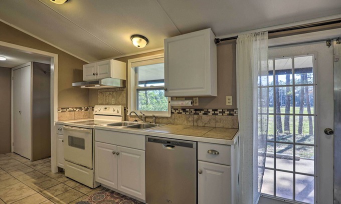 Interlachen House | Family Florida Lake House: Private Screened Porch