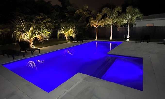 Seybold House | family-focused 5-bedroom oasis contemporary new house in marvelous Miami