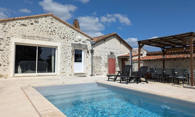 Magnac-Lavalette-Villars Cottage | Family House with Private Pool and Large Garden