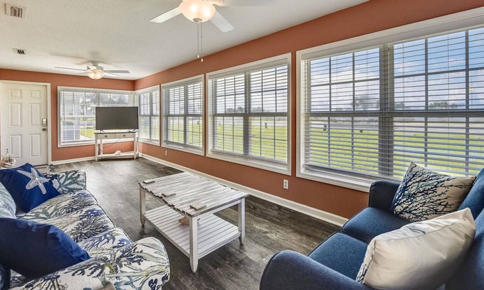 Bid-a-wee Beach House | Family-Friendly Cottage Home Steps Away from the Beach