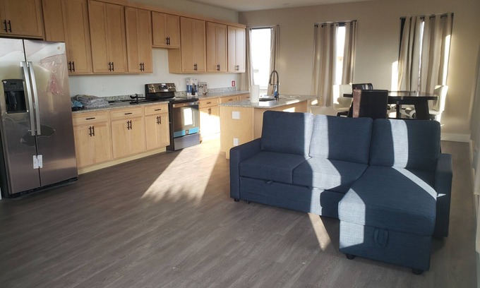 Silver Sands Apartment | Family friendly with roof top deck ocean view