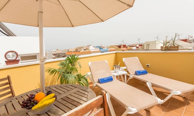 Cruce de Arinaga House | Family-friendly Home ‘Casa Cruce de Arinaga’ with Terrace, Air Conditioning & Wi-Fi