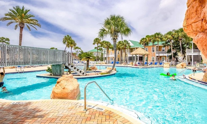 Ono Island Villa | Family Friendly 2-BR @ Resort with Tiki Bar + 2 Pools! 0.5m from beach!