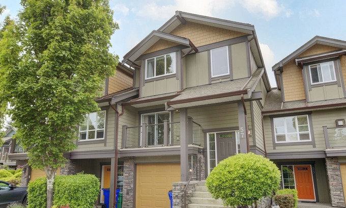 Royal Bay House | Family Friendly 3-Bedroom Townhome in Royal Bay