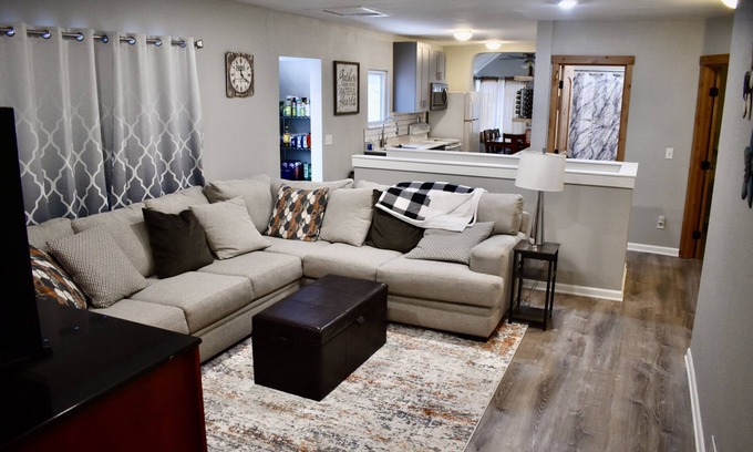 Kellogg House | Family-Friendly 3BR Home near River & Bike Path! Close to downtown.