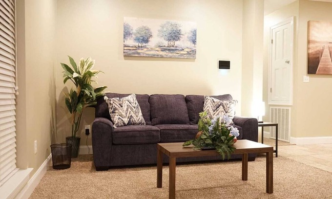 Kreole Apartment | Family-friendly 3BR/2B 4 TVs Full Kitchen Balcony