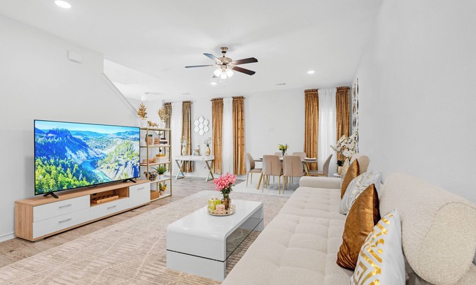 Grand Prairie House | “ Family-Friendly 4Br-3Bath Near DFW & Downtown. ”