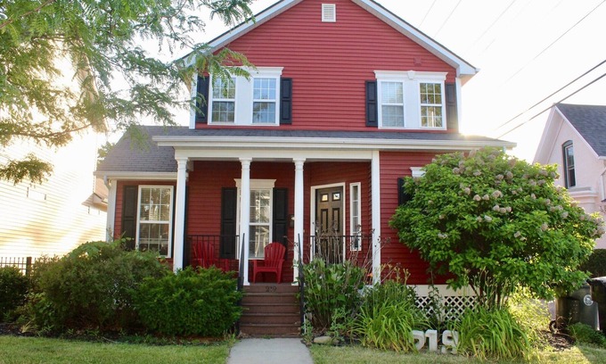 South Bend House | Family-friendly 4BR House for Football Weekends: Close to ND