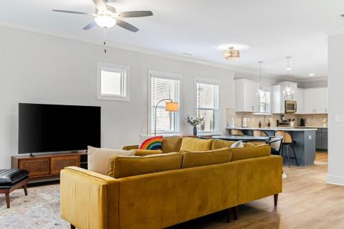 Durham House | Family-Friendly 4BR with Fenced Yard & Parking