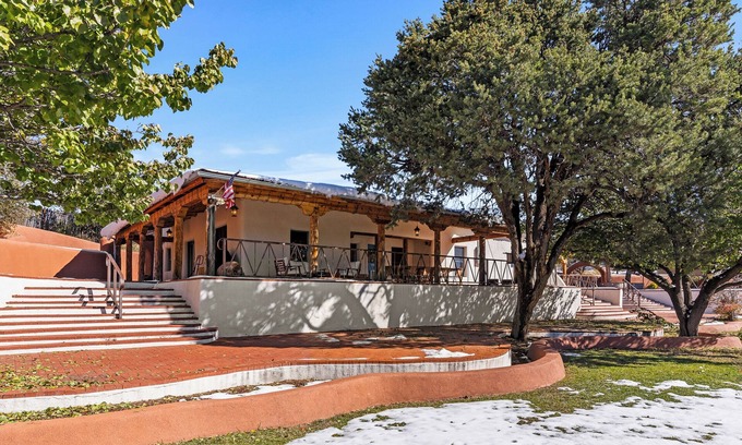 Tesuque House | Family Friendly 6-bedroom Compound