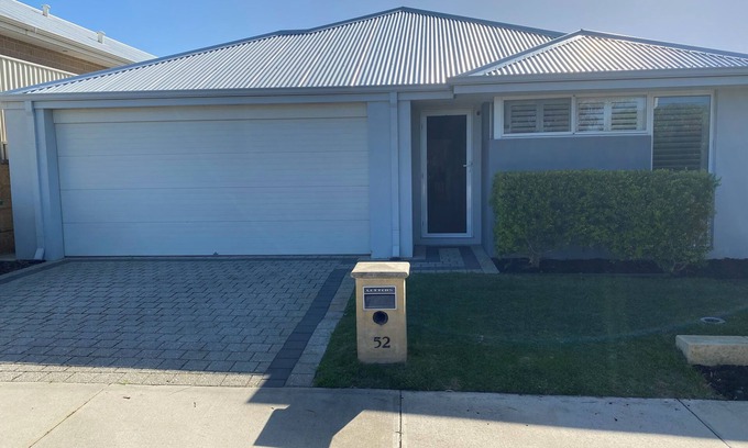 Alkimos House | Family friendly accommodation close to the beach.