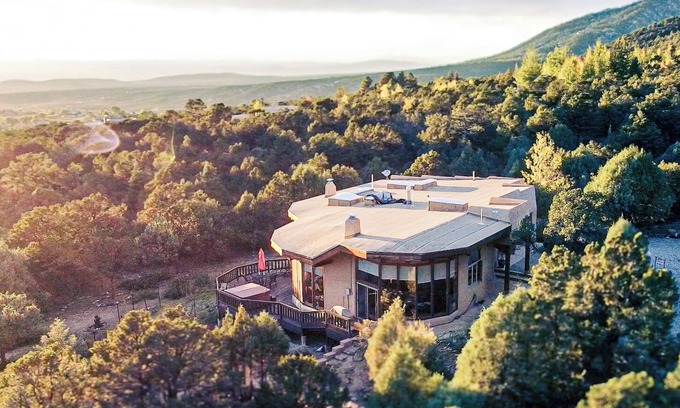 Arroyo Seco House | Family friendly adobe w/Hot Tub, 20 min to Taos Ski Valley - Hiking & Skiing