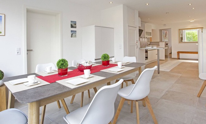 Borkum Apartment | Family-friendly apartment with garden and sauna, 500 m from the beach