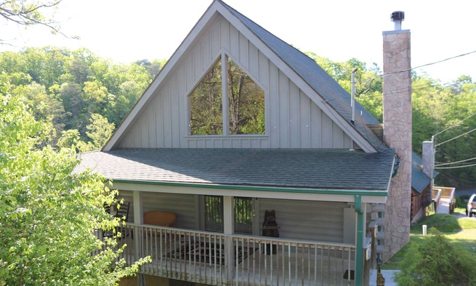 Sevierville Cabin | Family-friendly ;Avg. nightly rate $99; 5 miles from Soaky Mtn. Waterpark