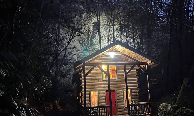 Saint Helens Cabin | Family friendly, back woods cabin hidden in the Kentucky hollar!