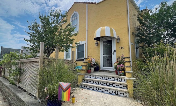 Long Beach House | Family Friendly Beach House 2Blks to Beach, Brdwalk/Shops, Outdoor Shower, Patio