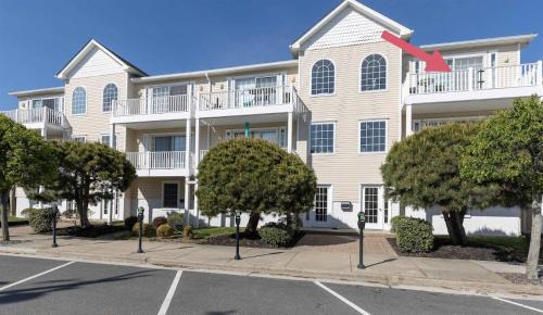 Wildwood House | Family Friendly Beach Block Ocean View 3 BR, 2 BA, Condo near Wildwood Crest and Convention Center