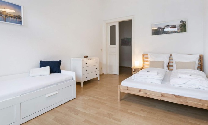 Leipziger Vorstadt Apartment | Family-friendly bright spacious apartment right on the trendy district