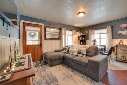 Prudenville House | Family-Friendly Cabin Walk to Lake Access!