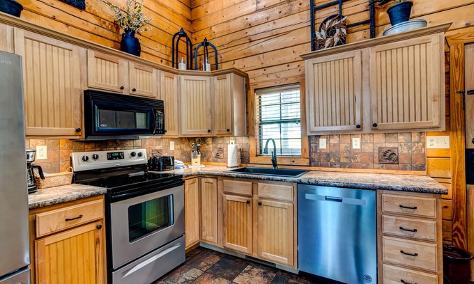 Branson Theater District Cabin | Family Friendly Cabin - 2BR + Loft with Bunk Beds, Gas Fireplace, and more!