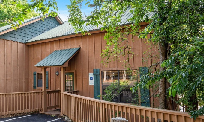 Branson Cabin | Family-Friendly Cabin | Step-Free Entry | Accessible Bath | Pet Friendly | Near Branson Strip